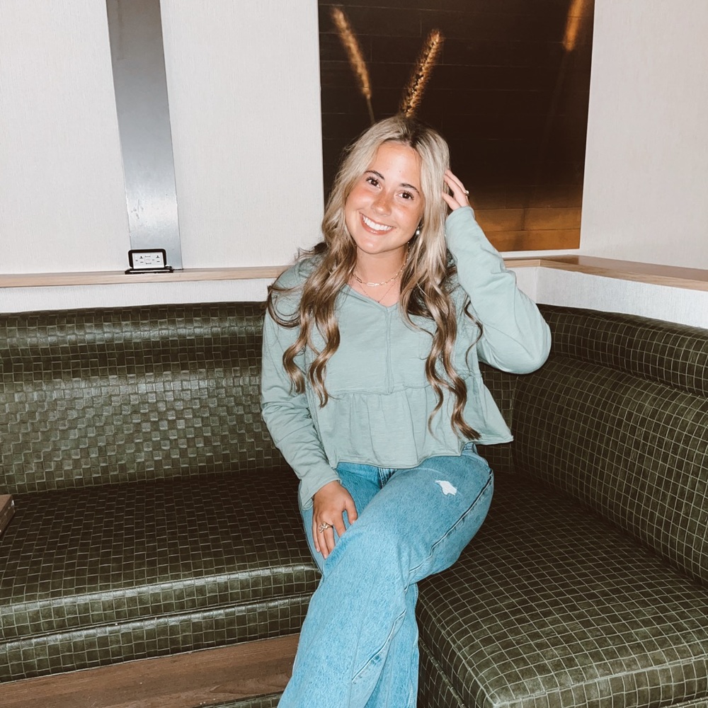 Meet your Posher, Adlee